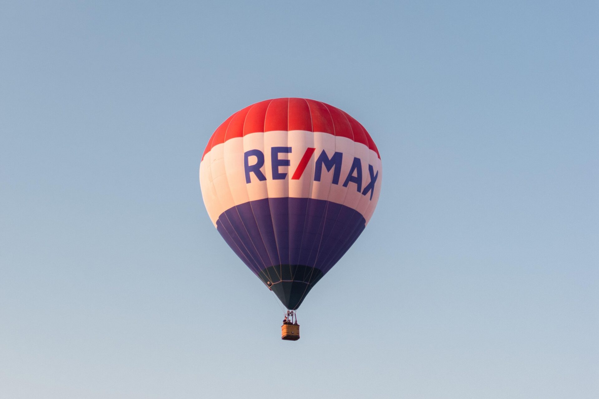 RE/MAX real estate brand on a hot air balloon in the sky